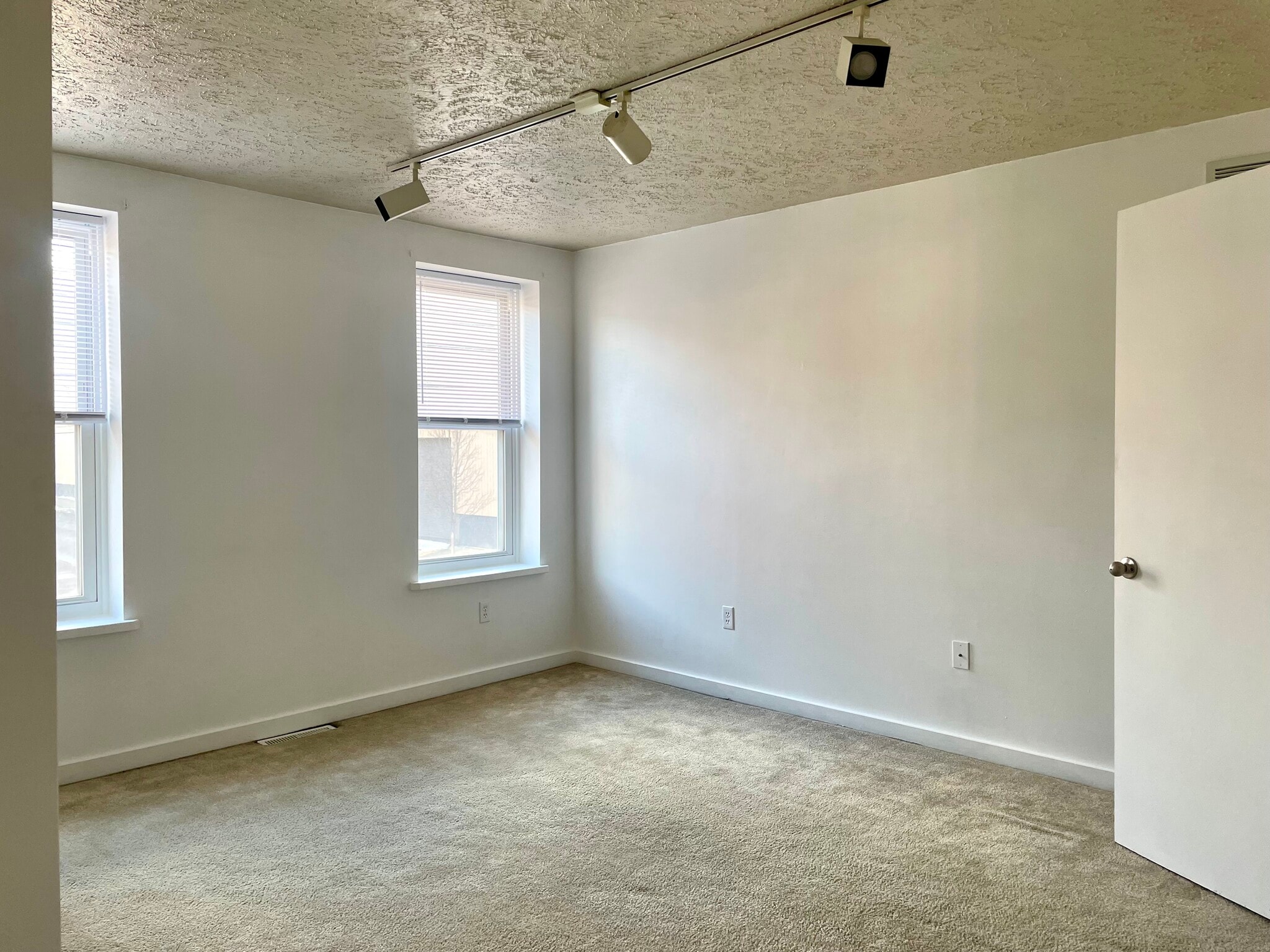 Building Photo - 118 S 26th St