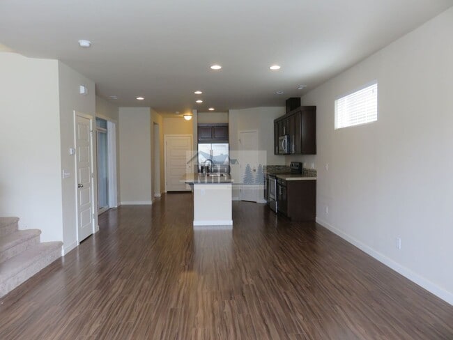 Building Photo - Stunning 3 bd House located in a Gated Community of Puyallup!