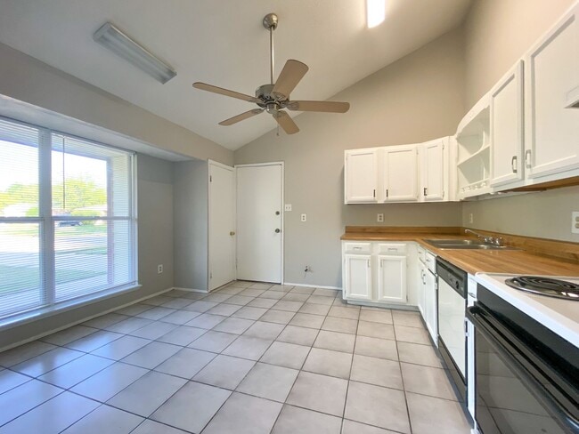 Building Photo - 3 Bedr/ 1 bath Beautiful Home in Hockley, TX