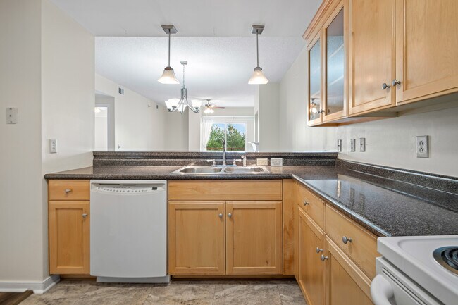 Building Photo - 301 Beacon Ridge Dr
