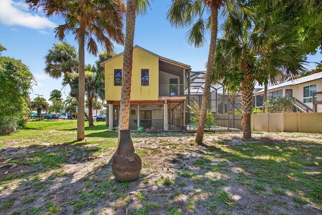 Building Photo - 1042 SE St Lucie Blvd