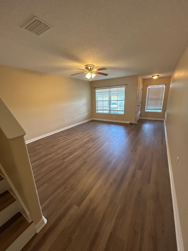 Building Photo - Townhome on Northside of Lakeland