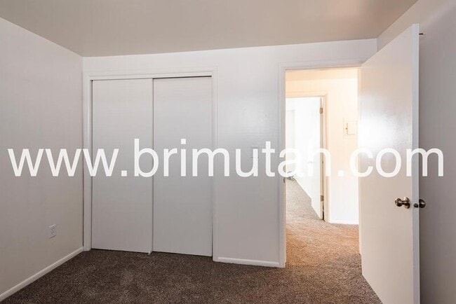 Building Photo - 410 Welby Ave S