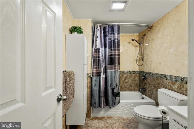 Building Photo - 31 Middle Village Way