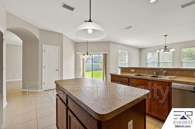 Building Photo - 47 Bassett Ln