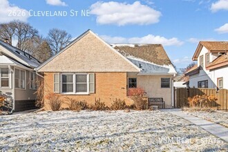 Building Photo - Available 1/1/2025: Charming 4-Bedroom, 3-...