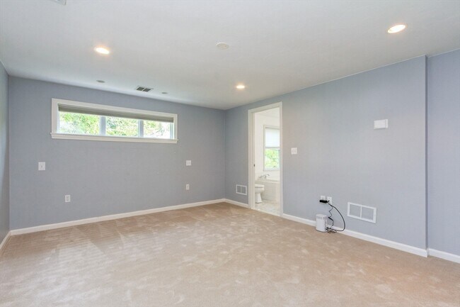 Building Photo - 37 Philbrick Rd