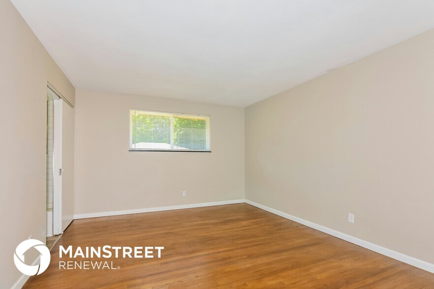 Building Photo - 1120 Spring Valley Dr