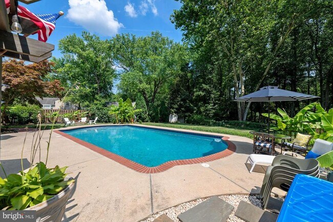 Building Photo - 8121 Briar Creek Dr