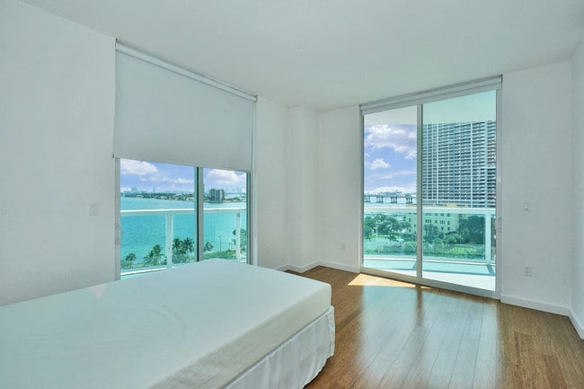 Building Photo - 1800 N Bayshore Dr