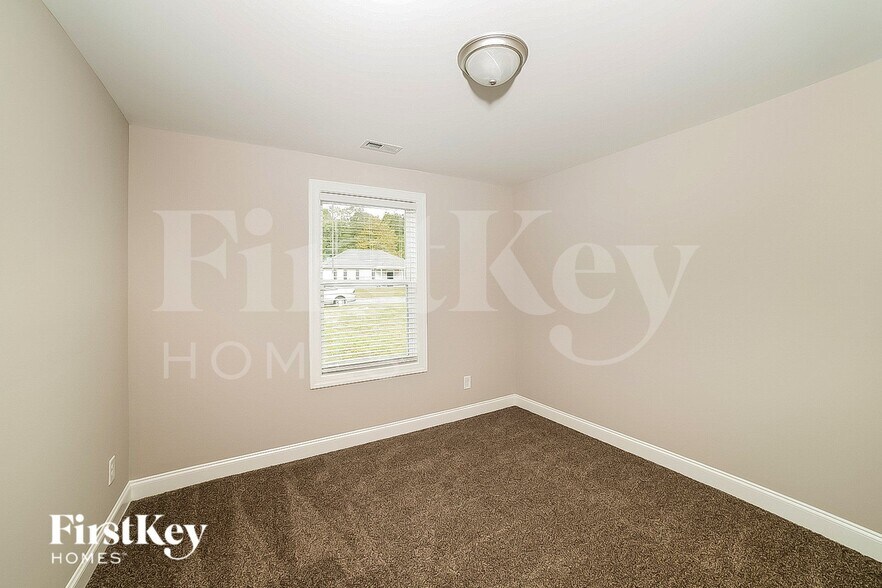 Building Photo - 131 Fir Dr