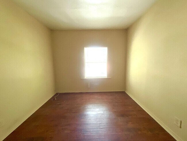 Building Photo - **APPLICATION RECEIVED** Available NOW! Prime Location 3-Bedroom, 2-Bath Home In Converse!!