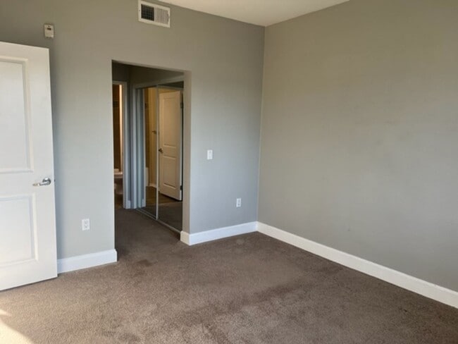 Building Photo - Spacious 2 Bedroom Avenue One Home, Available Now!