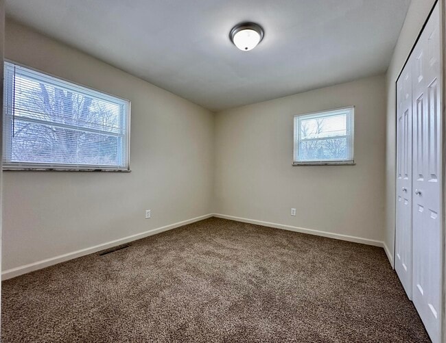 Building Photo - 61 /63 Maplecrest Dr