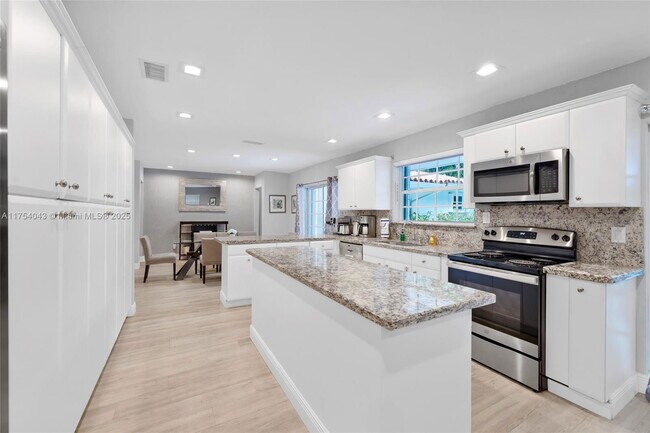 Building Photo - 7711 Coquina Dr