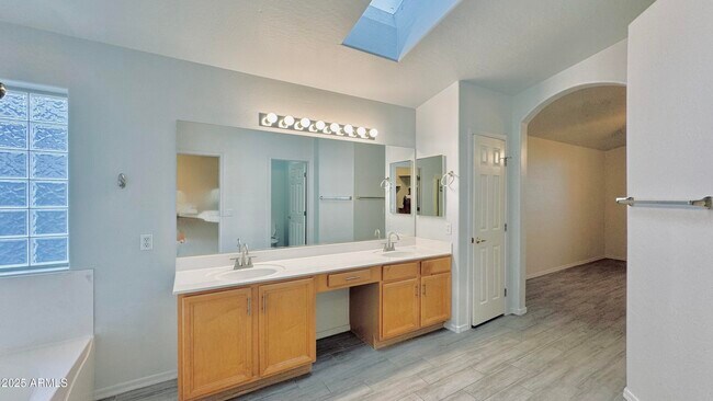 Building Photo - 10752 W Granada Rd