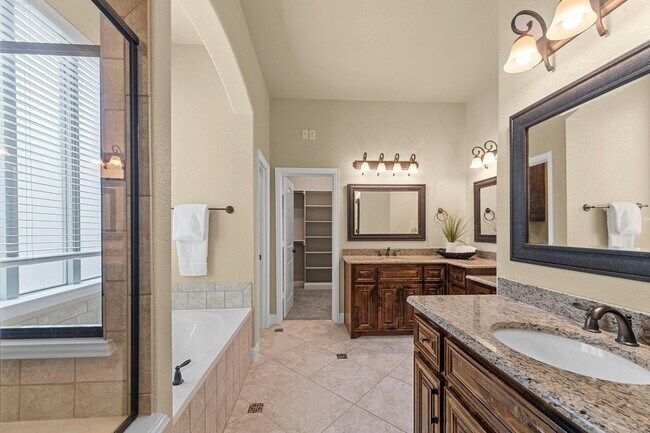 Building Photo - 5613 Fox Chase Ln