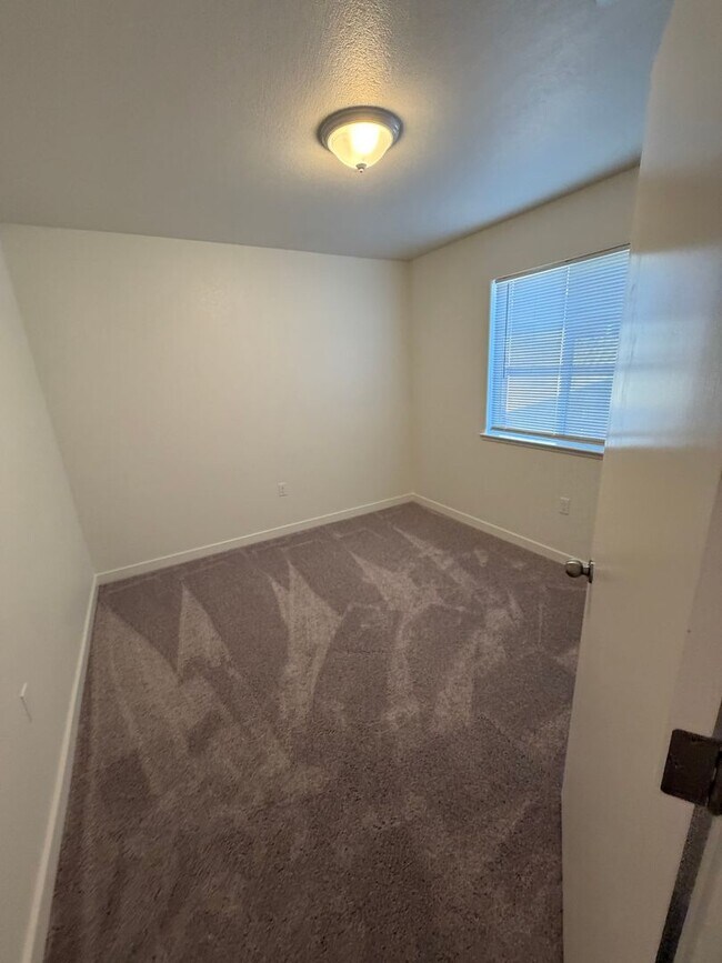 Building Photo - Beautiful Brand-New home for rent in Corcoran