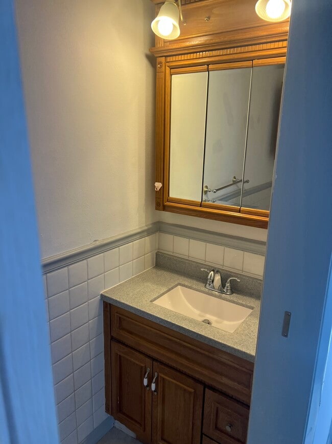 Building Photo - 2507 Rebecca Ct W