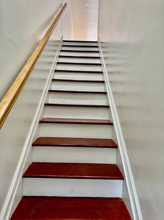 Building Photo - 34 Bergen Ridge Rd