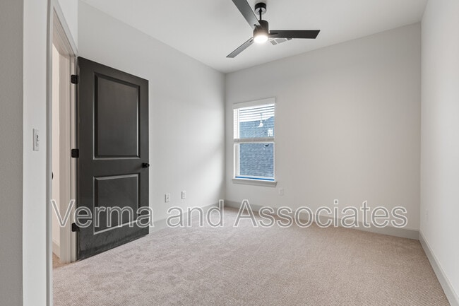 Building Photo - 1081 Whistler St