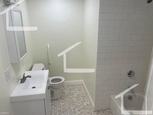 Building Photo - 3 br, 1 bath Condo - 1712 Beacon St Apt 1E...