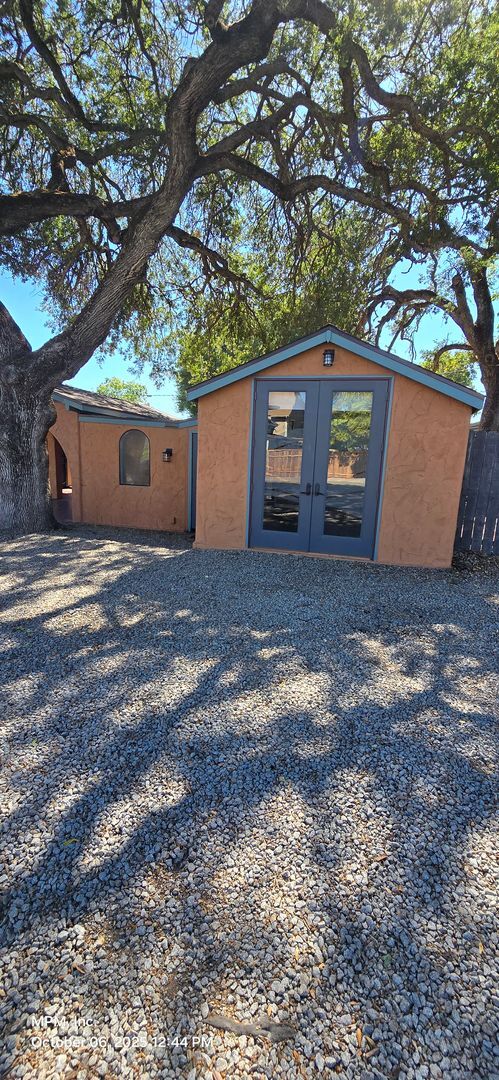 Primary Photo - 1 bedroom 1 bath cottage