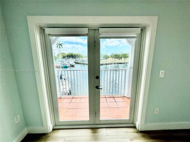 Building Photo - 2415 NW 16th St Rd