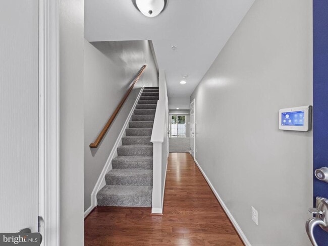 Building Photo - 7425 Willow View Ln