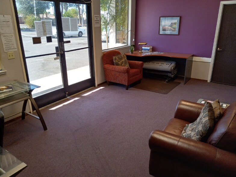 Building Photo - 4790 Dewey Dr