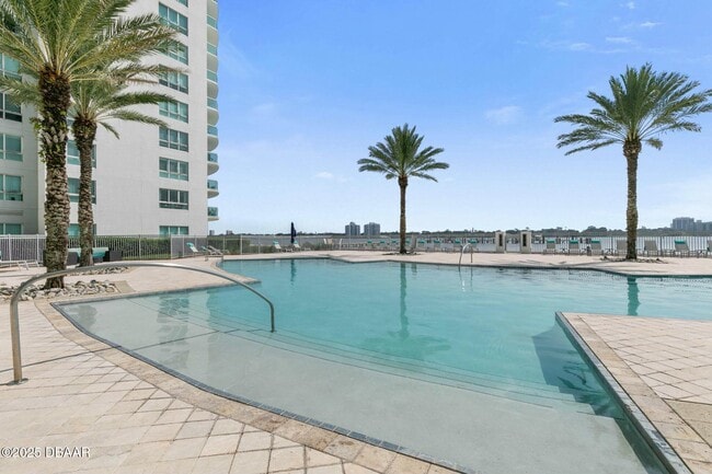 Building Photo - 231 Riverside Dr