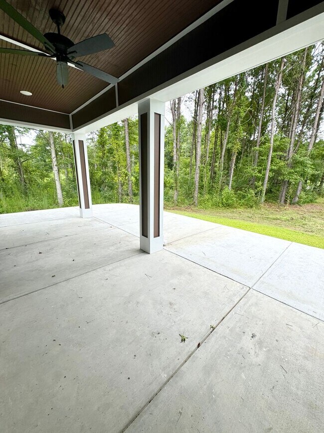 Building Photo - Beautiful 4 Bedroom, 3 Bath home located in Myrtle Grove Plantation!