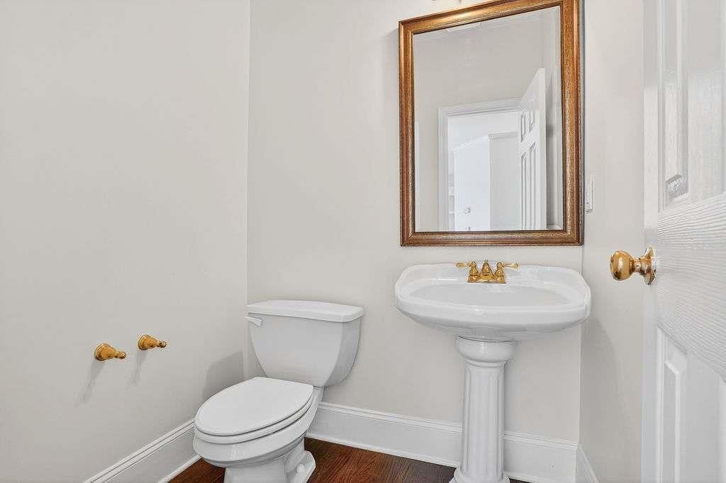 Building Photo - 1200 Cresthaven Ln NW