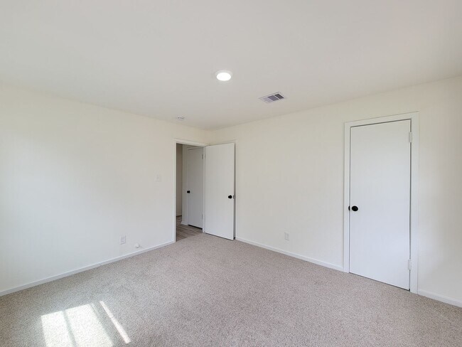 Building Photo - This beautifully remodeled 3-bedroom, 2-bathroom home in the heart of Lake Jackson, Texas, offers...