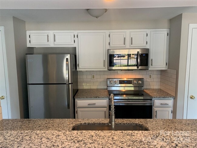 Primary Photo - 1630 Arlyn Cir