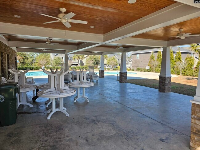 Building Photo - 819 Queenshire Ln