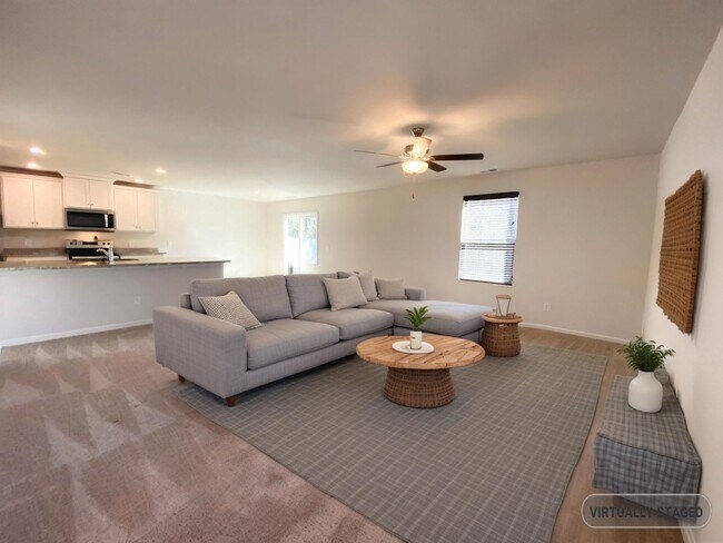 Building Photo - BETTER THAN NEW!