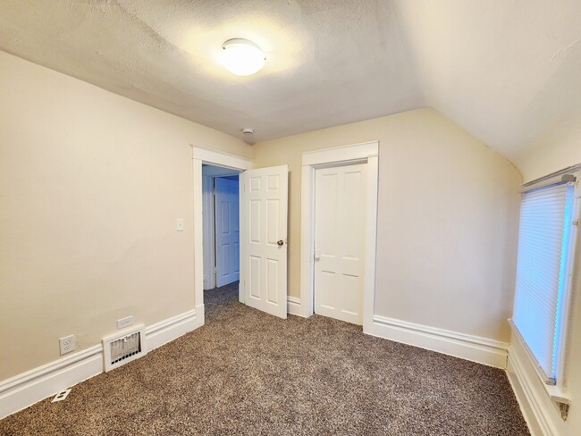 Building Photo - 1032 Lincoln St