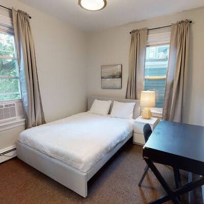 Building Photo - 101 1/2 Calumet St