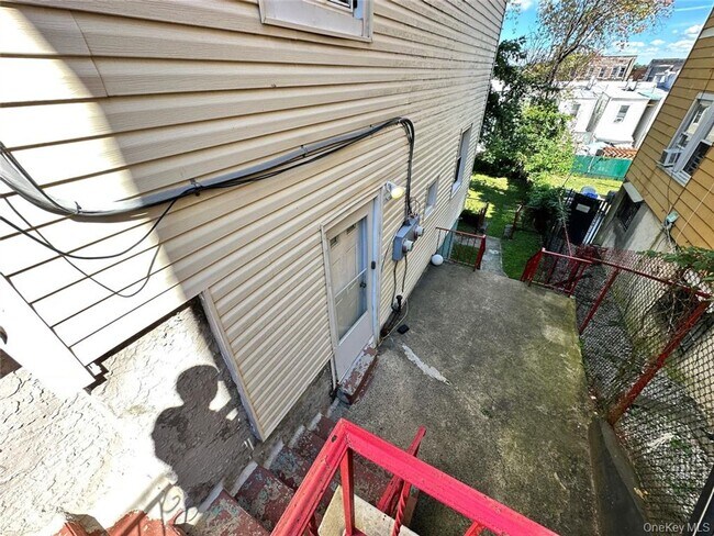 Building Photo - 82 Waring Pl