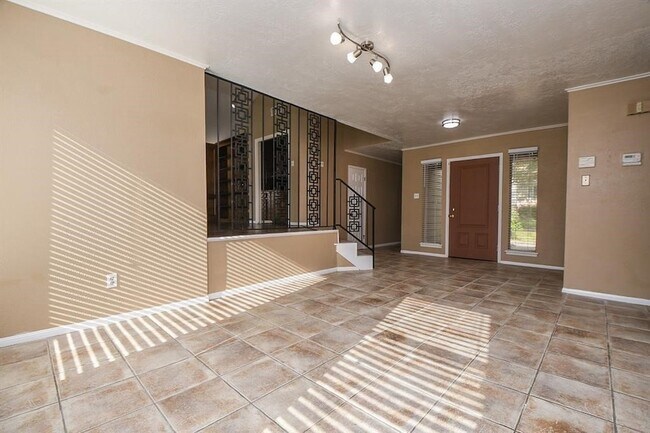 Building Photo - 7411 Betanna Dr