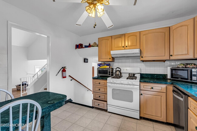 Building Photo - 36 Community Dr