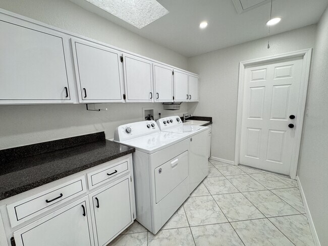 Building Photo - 8442 Eldridge Rd