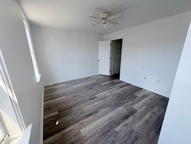 Building Photo - 2-bedroom HOUSE near University City!