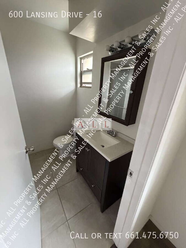 Building Photo - 600 Lansing Dr