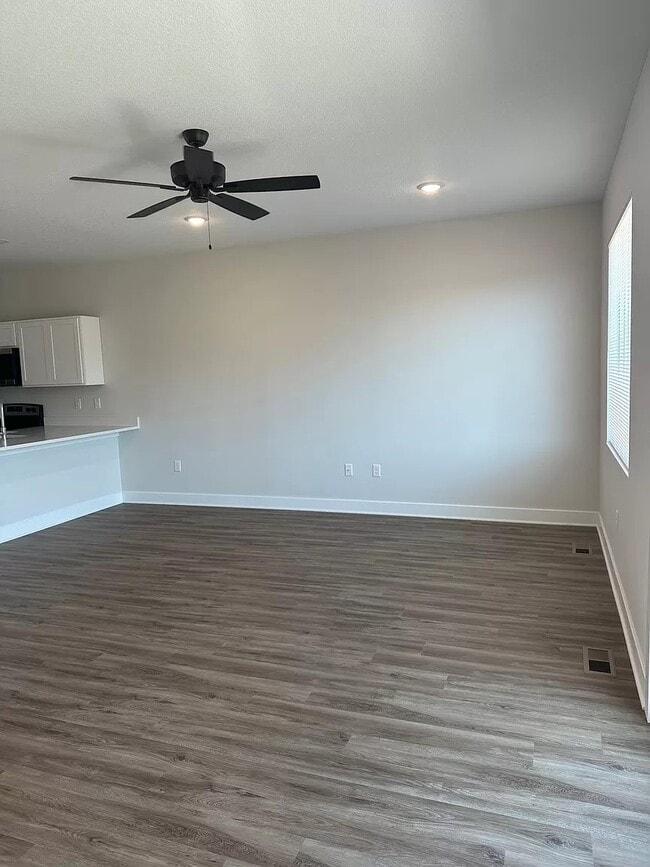 Building Photo - 15666 E 21st St N