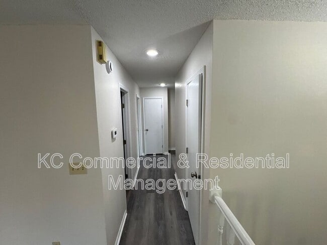 Building Photo - 5716 N London Ave