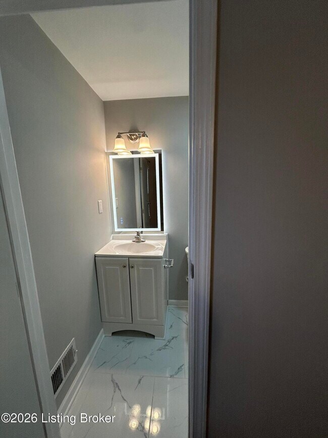 Building Photo - 5510 Baywood Dr