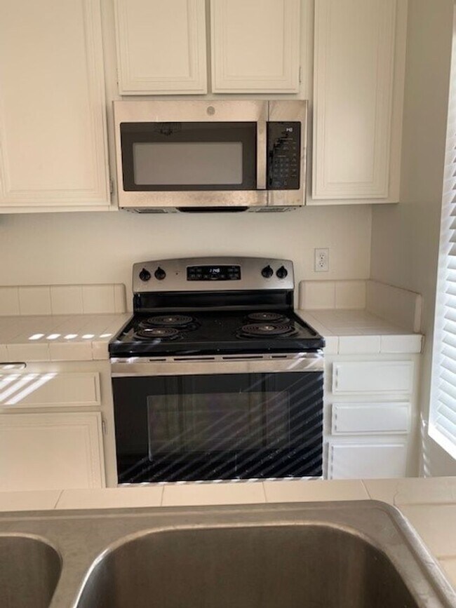 Building Photo - 659 Del Parque Dr