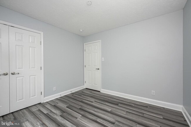 Building Photo - 84 Eldon Way